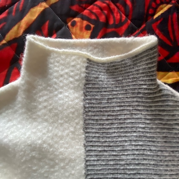 CYRUS Sweater Sz M - Picture 9 of 9